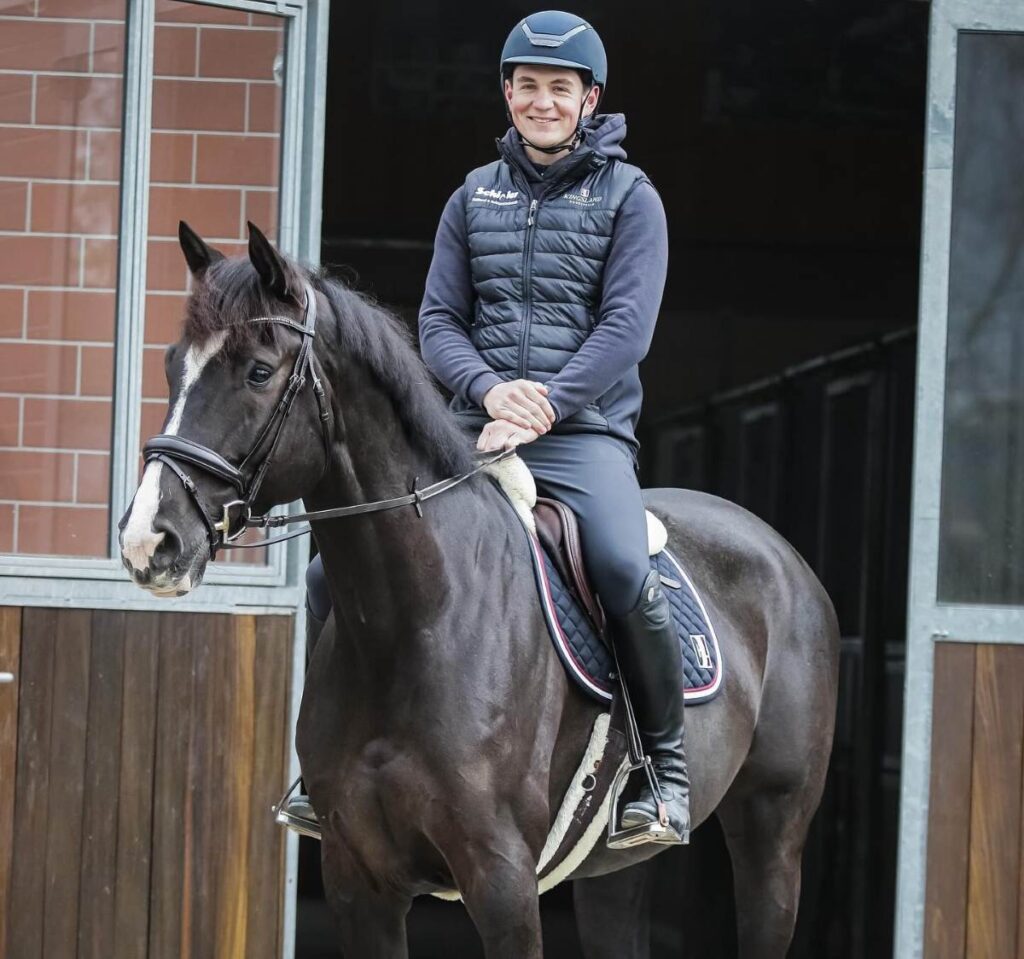 Niklas Mit Pferd 1024x959